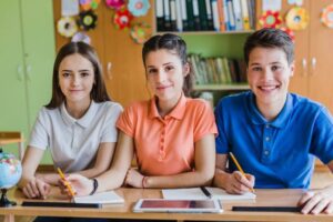 kids in school 696x464 1 ΤΑ ΝΕΑ ΜΑΣ